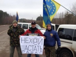 В Житомирской обл. активисты заблокировали российские фуры, следующие из Белоруссии