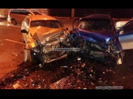 ВИДЕО лобовой аварии в Харькове с участием двух Chevrolet