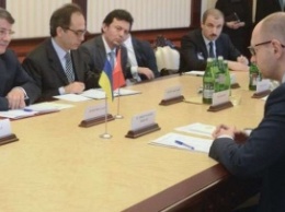 Давутоглу прибудет в Киев для встречи с Яценюком