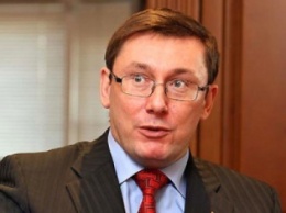 Рада должна принять "безвизовые законопроекты" во вторник до отчета правительства - Луценко