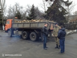 Администрация Ленинского района доставила бойцам 53-й бригады 10 кубометров дров