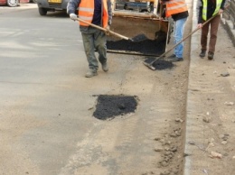 На проспекте Ленина проводят временный ямочный ремонт дороги
