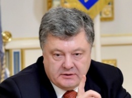 Порошенко обсудил политическую ситуацию с фракциями коалиции