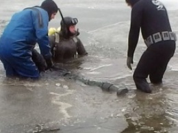 В Свердловске спасатели подняли на поверхность тела двух рыбаков (ФОТО)