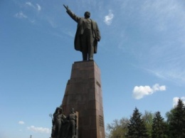 В Запорожье депутаты приняли решение снести Ленина