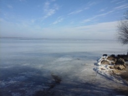 В Полтавской обл. на оторвавшейся льдине оказались около 150 рыбаков