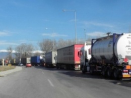 Болгарско-греческую границу открыли. На КПП 30-километровая очередь