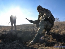 За день боевики 17 раз обстреляли позиции ВСУ, - штаб АТО