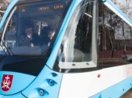 Порошенко в Виннице осмотрел модернизированный трамвай