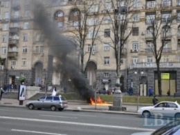 В Киеве таксисты протестуют и жгут шины против запуска сервиса Uber
