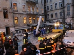 Под завалами рухнувшего в Киеве дома нашли тело погибшего строителя