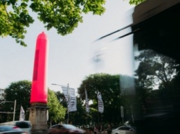 В Сиднее на обелиск в Гайд-парке надели огромный розовый презерватив