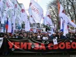 Акции памяти Немцова: Задержания на марше в Кемерове, пикеты - в Новосибирске