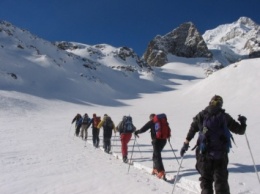 Спасатели отправились на поиски альпиниста, провалившегося в трещину ледника на Эльбрусе