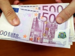 Центральный банк России поднял евро выше 83 рублей