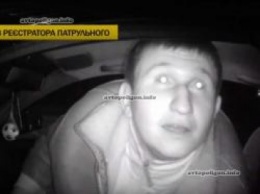В Киеве патрульные задержали пьяного мужчину за рулем машины. ВИДЕО