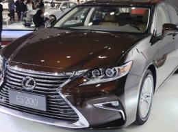 Компания Lexus «скидывает» цены на три модели