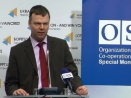 Наблюдатели ОБСЕ зафиксировали 300 взрывов в районе Донецкого аэропорта вечером 21 февраля, - Хуг