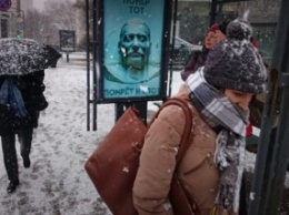 К годовщине смерти Сталина в Москве установили баннер с надписью "Помер тот, помрет и этот"