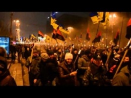 Львовские националисты устроили факельное шествие в честь Романа Шухевича