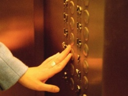 В Китае умершую в застрявшем лифте женщину нашли через 30 дней