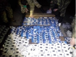 Пограничники в Донецкой области задержали груз с аксессуарами к мобильным
