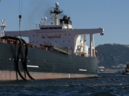 Первый танкер с иранской нефтью прибыл в Европу
