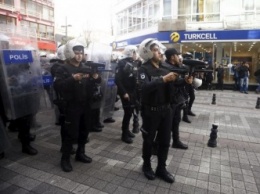 Полиция в Стамбуле стреляла резиновыми пулями в толпу женщин, попытавшихся отметить 8 Марта