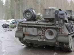 В Норвегии на учениях НАТО в ДТП с танком погиб человек