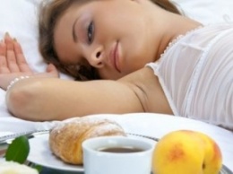 Продукты, влияющие на сон: список полезной и вредной еды