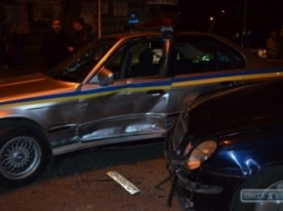 Одесская область: водитель "Мерседеса" во время народных гуляний врезался в машину полиции