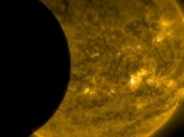 NASA опубликовала видео полного солнечного затмения