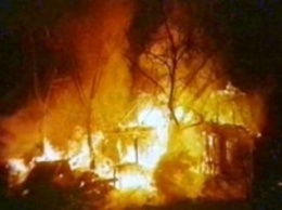 Неосторожность с огнем - пожар дачи на Карбышева (фото)