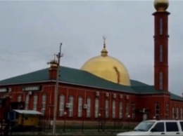Автомобиль взорвался возле мечети в России, три человека ранено