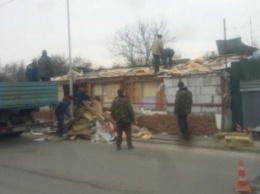 В Днепровском районе КГГА демонтировала наркопритон (ФОТО)