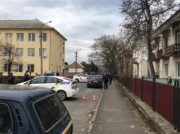 В Мукачево прямо возле школы произошли разборки со стрельбой