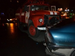 Нетрезвый водитель на авто врезался в пожарную машину в Одессе