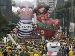 В Бразилии возобновились массовые протесты за отставку президента Дилмы Руссеф