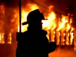 В Димитрове воскресный вечер выдался огненным: горел дом в частном секторе
