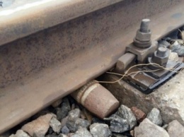 Взрывное устройство нашли на железнодорожных путях в Донецкой области