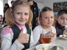 Хорошая новость: в Авдеевке возобновили горячее питание для школьников