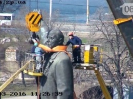 В Запорожье демонтируют самый большой в Украине памятник Ленину, - онлайн-трансляция
