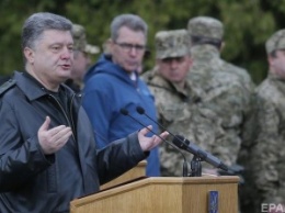 Порошенко заявил об отсутствии надежд на мирное развитие событий в Донбассе