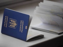 У желающих оформить паспорт в Киеве есть 120 секунд, чтобы не проспать очередь