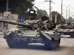 Интенсивный бой в Донецке: по центру города ездят танки, жители прячутся в подвалах