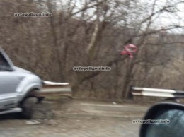 ДТП в Киеве: пьяный на Mitsubishi Pajero Wagon напоролся на отбойник. ФОТО