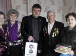 В Советском районе Макеевки ветеран отмечает 90-летний юбилей