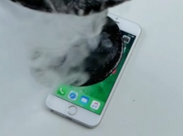 Видео с «убийством» iPhone 6s расплавленной смолой набрало миллион просмотров за два дня