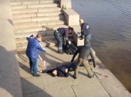В Петербурге с Гренадерского моста прыгнул мужчина