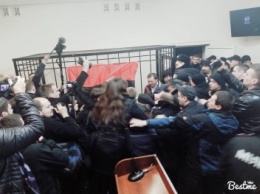 В сети появилось полное видео столкновений правоохранителей и группы поддержки Краснова